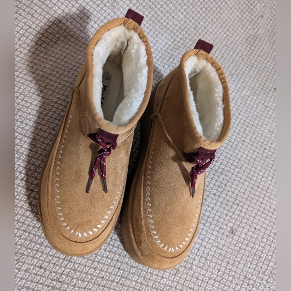 Mudd Tan Boots with White Interior - Picture 5 of 12
